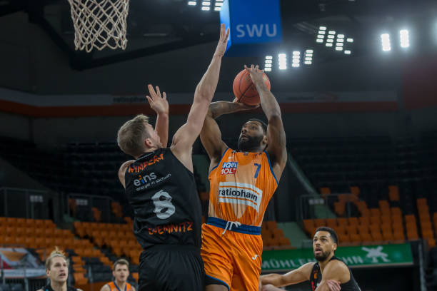 里竞技的防 里竞技的防